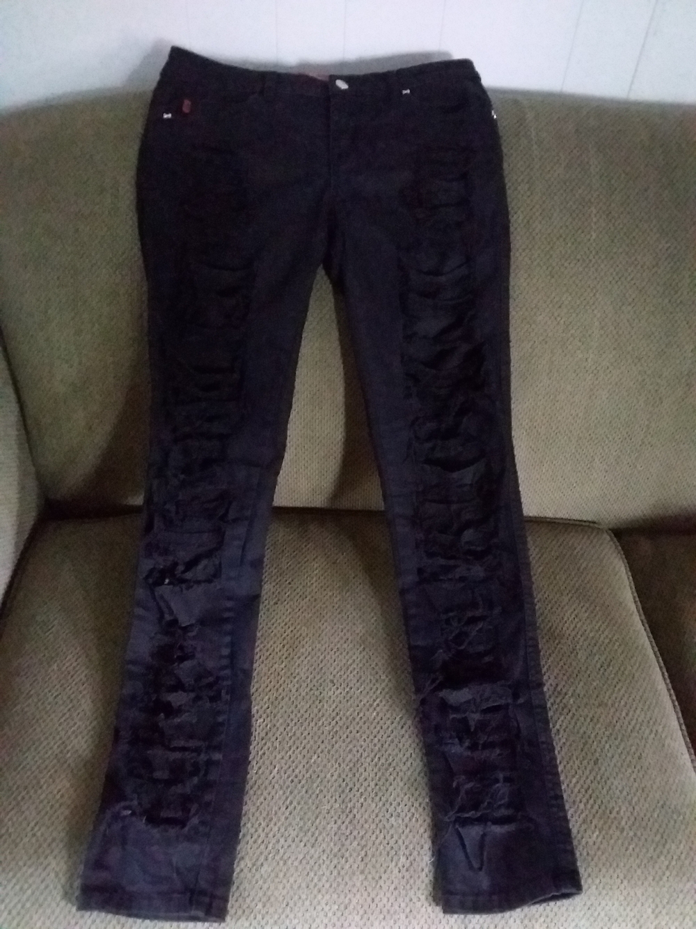 Royal Bones Black Shredded Front Skinny Jeans Sz9